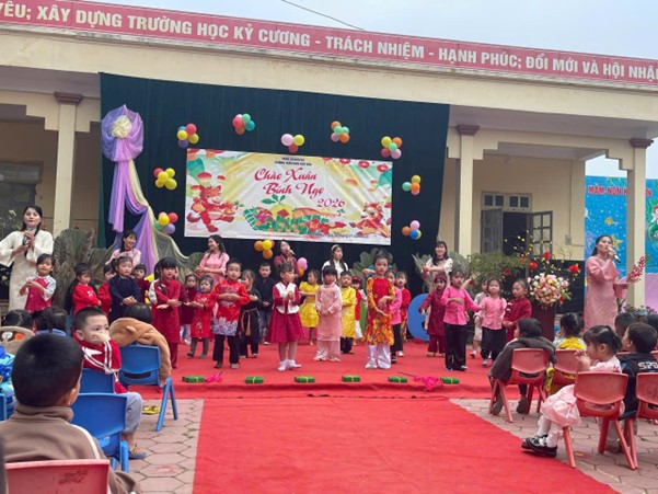 Tiết mục văn nghệ của cô và trò trường MN Kim Sơn