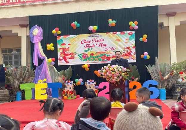 Ông Nguyễn Văn Dũng – UVBTV, Phó chủ tịch HĐND xã phát biểu.